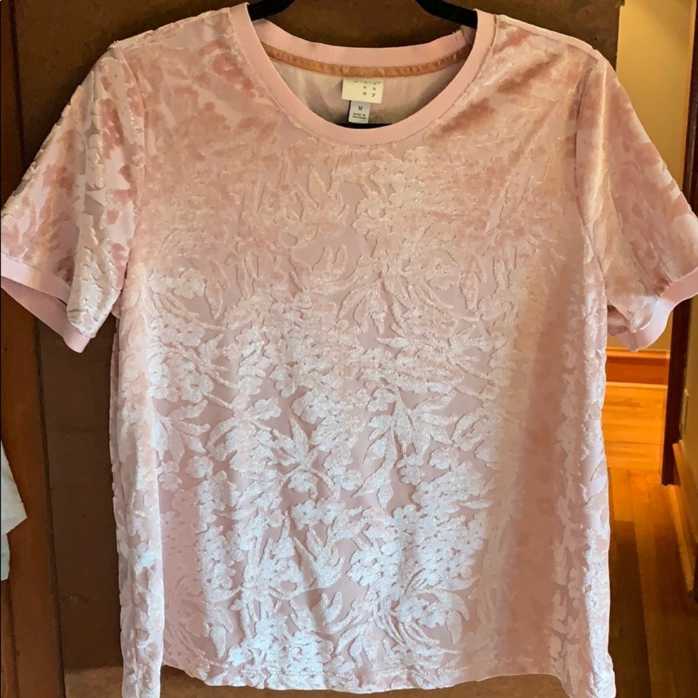 Pink short sleeve top with textured details